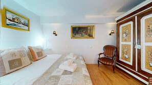 Een strijkplank/strijkijzer, gratis wifi, beddengoed