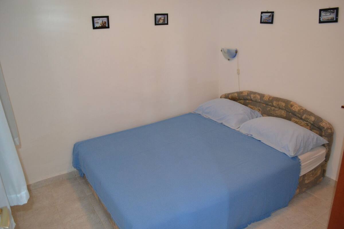 2 bedrooms, laptop workspace, free WiFi, bed sheets