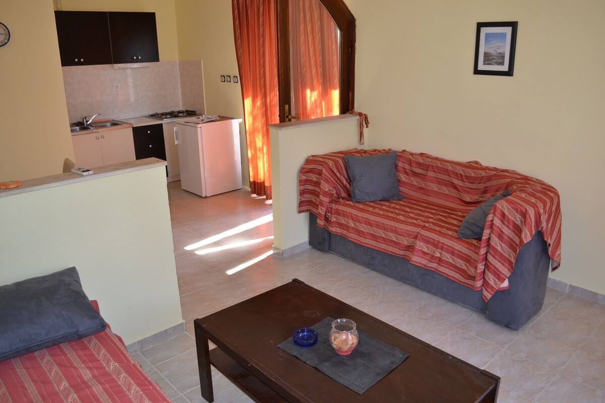 Appartamento Comfort, lato piscina | 2 camere, postazione laptop, Wi-Fi gratuito, lenzuola