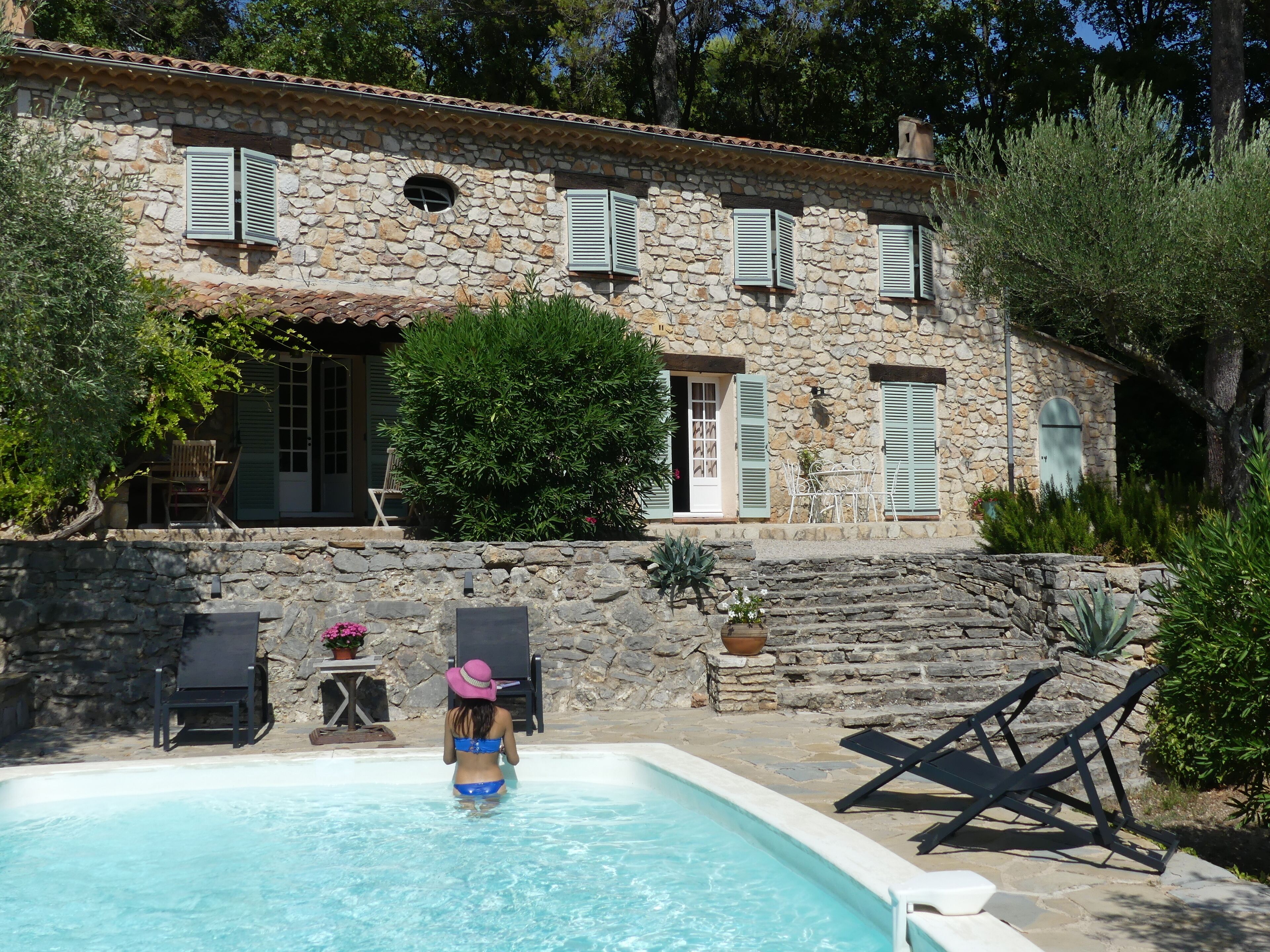 Utomhuspool och uppvärmd pool