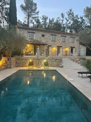 Piscine extérieure, piscine chauffée