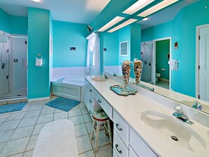 Combined shower/bathtub, towels - Shared Pool, Boardwalk to Beach and Golf Cart Included, Pet Friendly (Port Aransas)