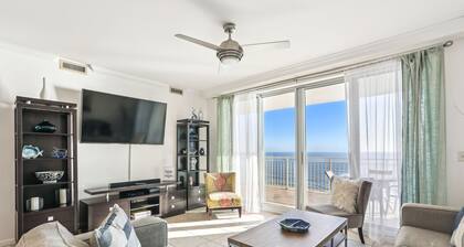 Oceanfront-huoneisto uima-altaalla, sauna, kuntosali Jacksonville Beachillä