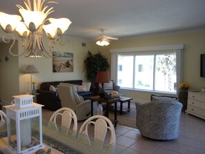 Smart TV, DVD player, stereo