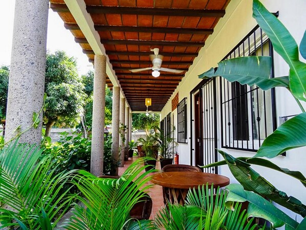 Suite Studio Tradition, 1 très grand lit | Terrasse/Patio