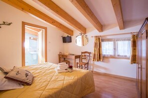 Coffres-forts dans les chambres, bureau, draps fournis