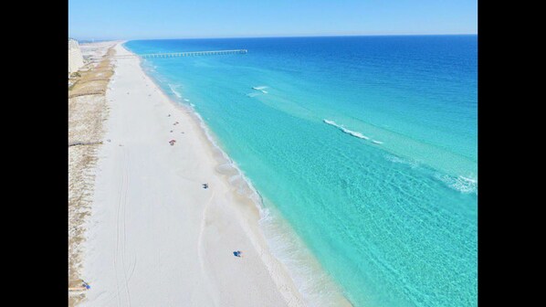 On the beach, sun-loungers, beach towels - Beachview Complex - Steps from the beach, Swimming pool, and Tennis Court (Navarre)