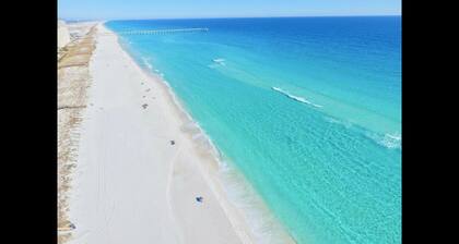 Beachview Complex - Steps from the beach, Swimming pool, and Tennis Court
