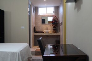 Family Double Room, 1 Bedroom | Desk, iron/ironing board, free WiFi, bed sheets - Hotel Faddey (Veracruz)