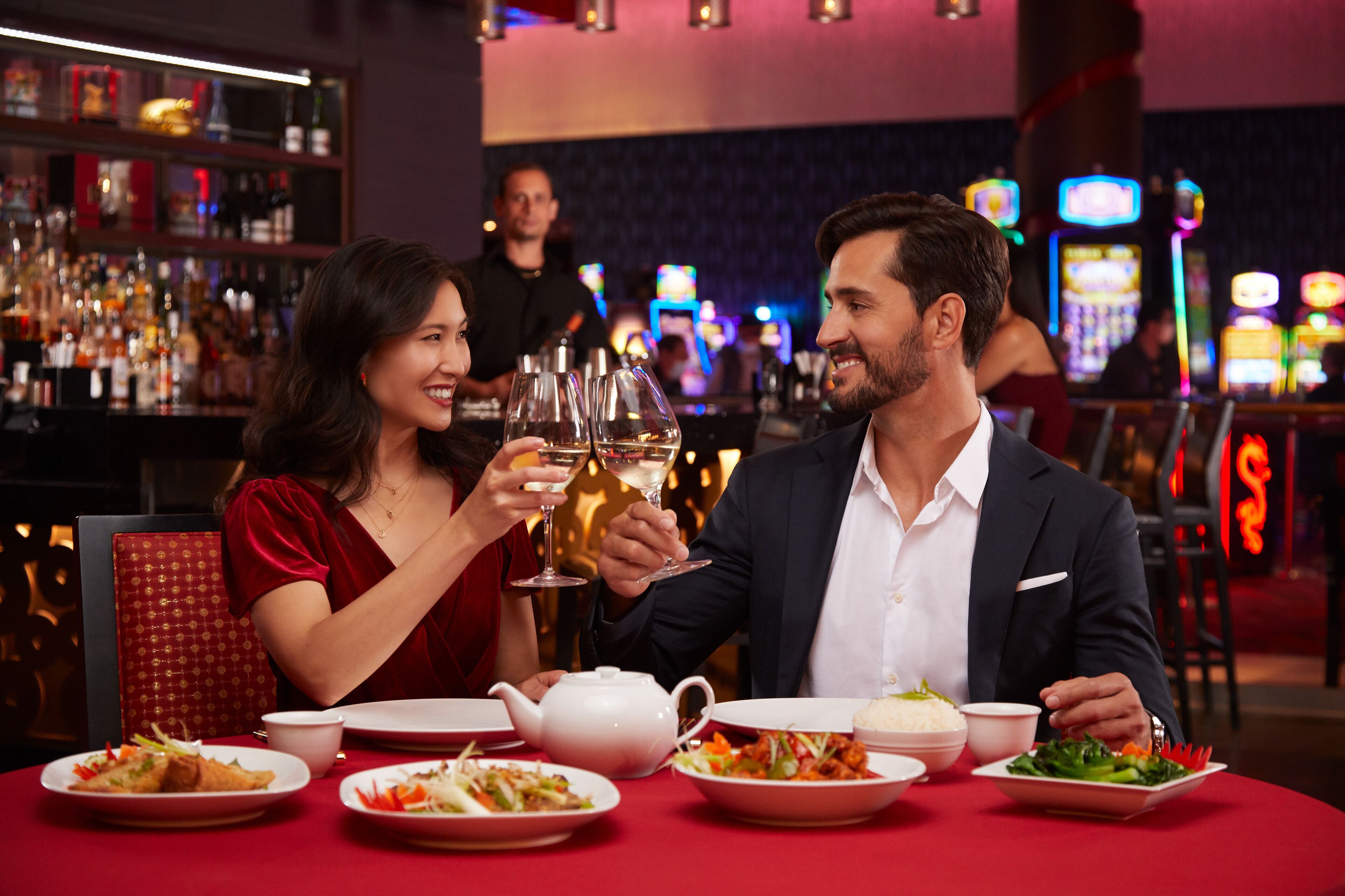 6 restaurants, breakfast, lunch, dinner served; american cuisine