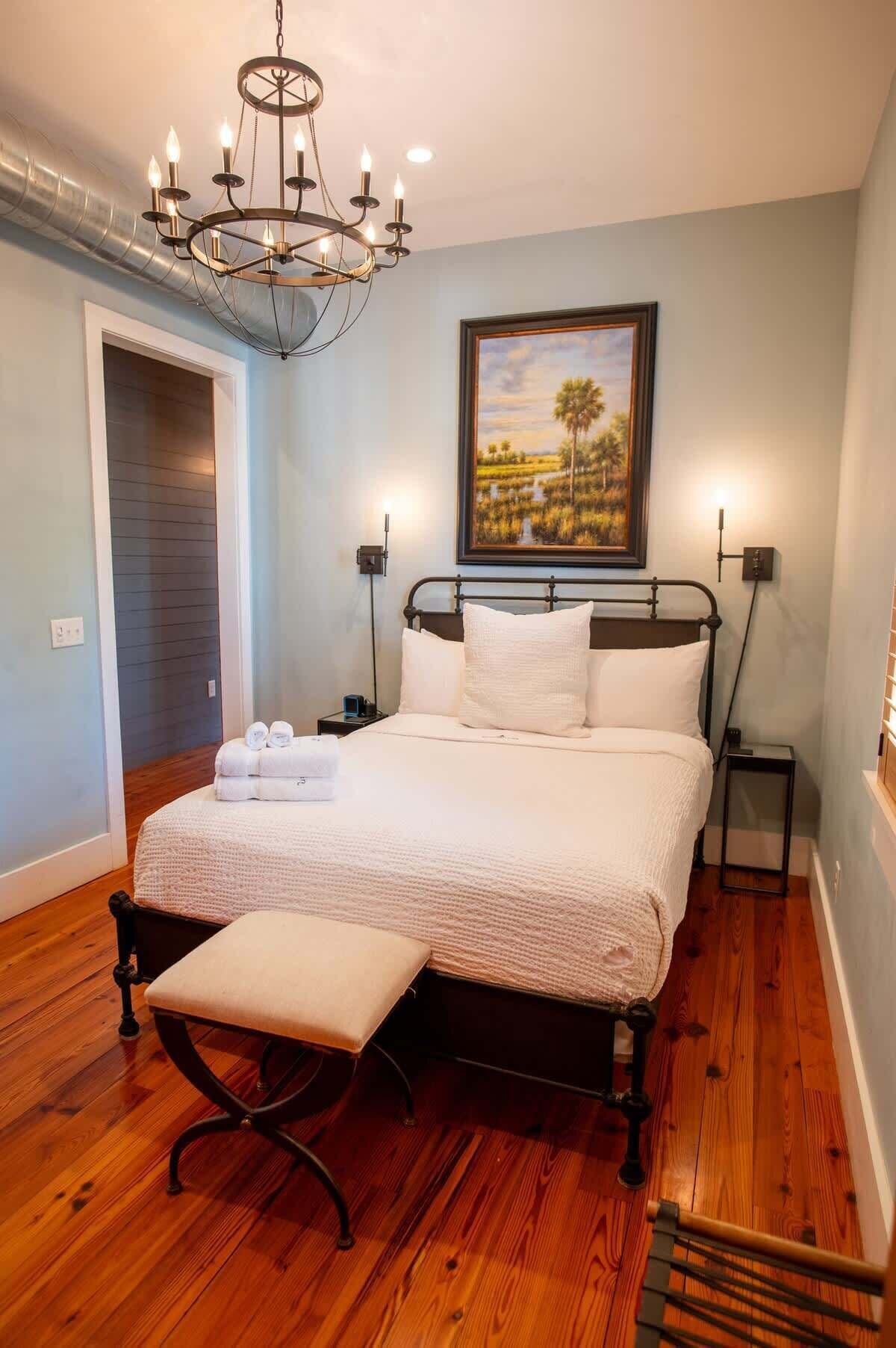 2 habitaciones, tabla de planchar con plancha y cuna de viaje 