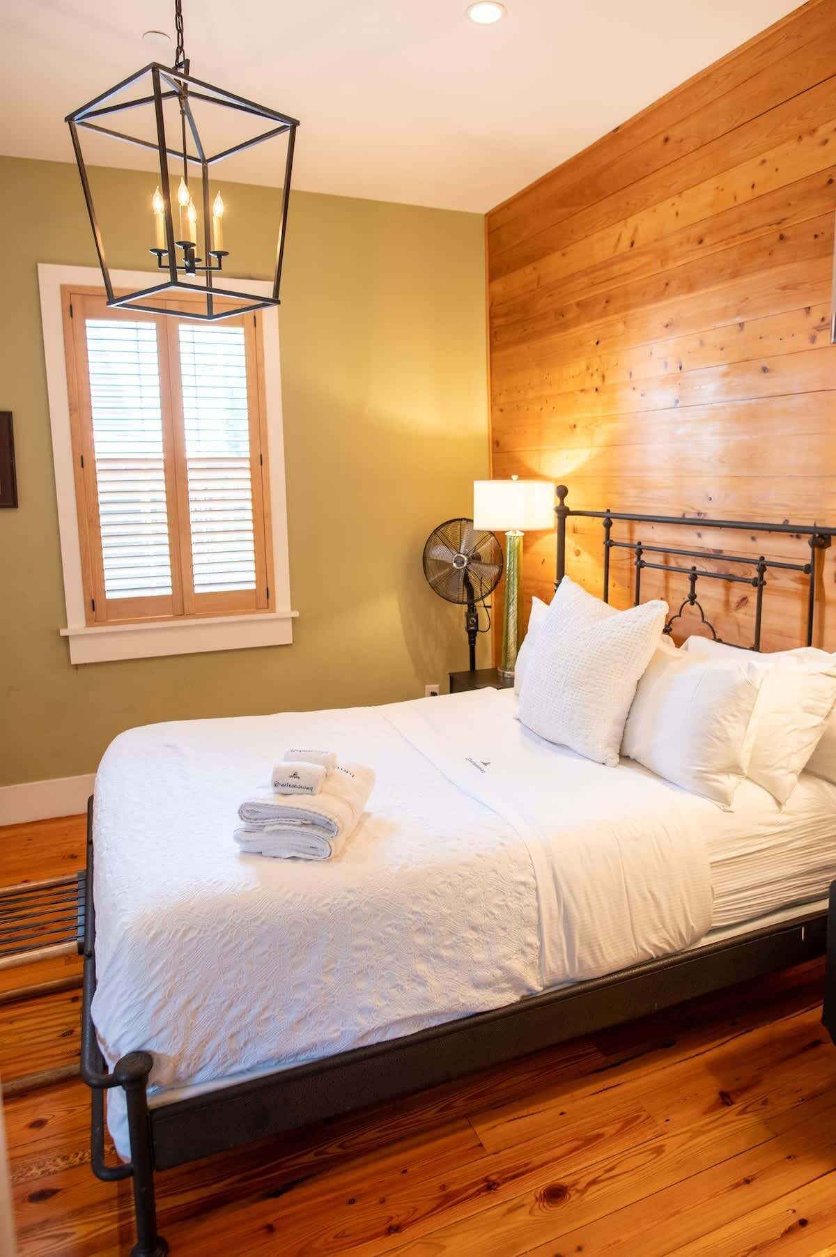 2 soverom, strykejern/-brett, reiseseng for barn og wi-fi