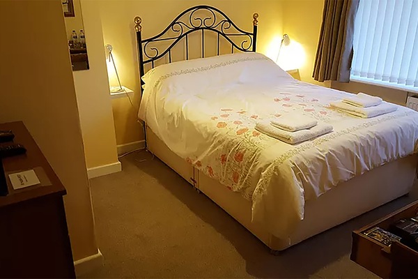 Comfort House, 1 Bedroom Private Bathroom | In-room safe, iron/ironing board, WiFi (free)