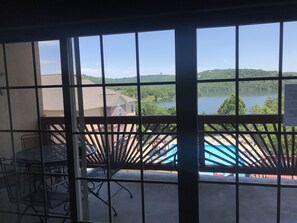 Interior - LAKE VIEW RETREAT WITH A BOAT SLIP ON INDIAN POINT BY HUNTER'S FRIEND RESORT (Branson)