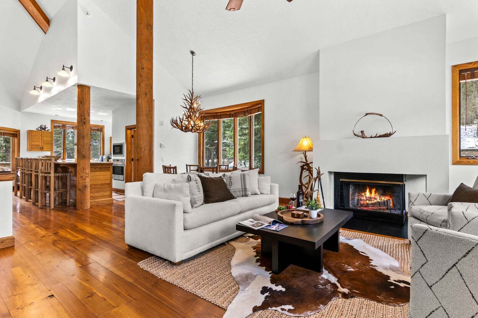 Smart TV, fireplace, stereo