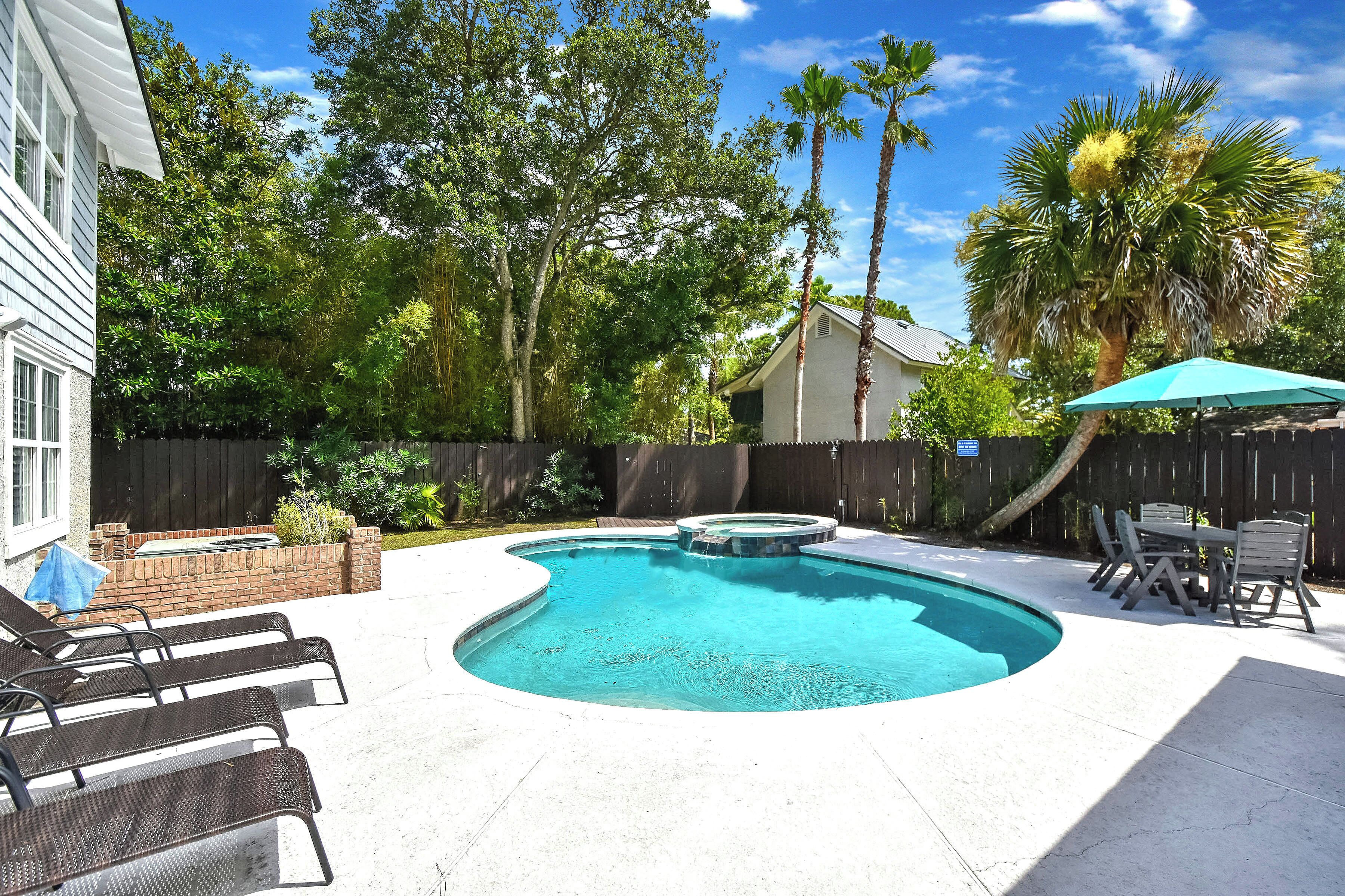 Belle Cottage 6 bed/4.5 bath home East Beach- Pool