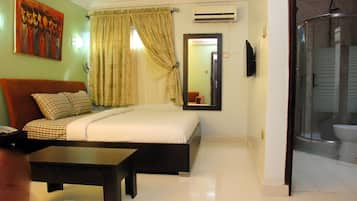 Classic Double Room, 1 King Bed, Refrigerator, Executive Level