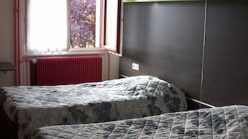 Habitación con 2 camas individuales (Aile Vosges) | Escritorio, wifi gratis y ropa de cama
