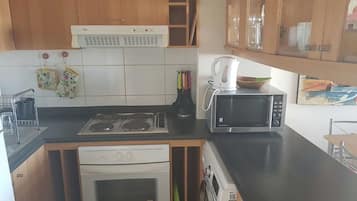 Huoneisto, 2 makuuhuonetta | Yksityinen keittiö | Jääkaappi, mikroaaltouuni, uuni, liesi