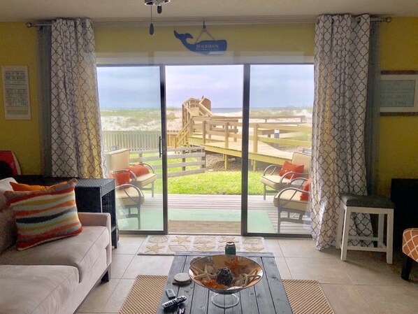 Fernseher, Kamin, DVD-Player, Stereoanlage