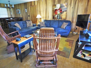 TV, fireplace, DVD player, books