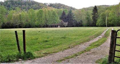 27 Riverfront Acres of Serene Mountain Views - Protection totale de la vie privée et isolement