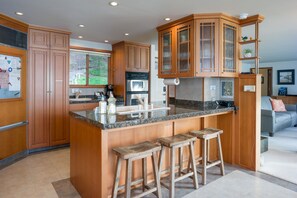 Fridge, oven, coffee/tea maker, toaster