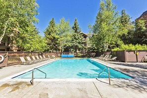 Ulkouima-allas, lämmitetty uima-allas