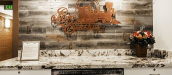 Mtn Getaway- @ Town Ski Lift / Main Str - CLEAN-QUIET- WIFI - Pool- Hot Tub