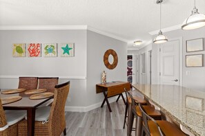 Dining - Spacious 3 bed 2.5  ba unit, close to the beach, heated pool, tennis, pickle bal (Santa Rosa Beach)