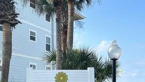 A sign for Beachside Villas with a clear view of a building in the background. - Spacious 3 bed 2.5  ba unit, close to the beach, heated pool, tennis, pickle bal (Santa Rosa Beach)