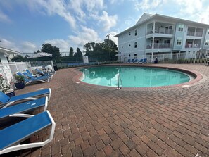 A swimming pool with blue lounge chairs and a brick pathway. - Spacious 3 bed 2.5  ba unit, close to the beach, heated pool, tennis, pickle bal (Santa Rosa Beach)