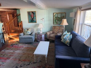 Smart TV, fireplace, books - Avail all year for your short-term Get-A-Way! Just a 3-night minimum. (Newbury)