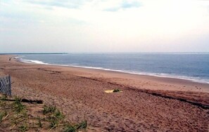 Beach nearby - Avail all year for your short-term Get-A-Way! Just a 3-night minimum. (Newbury)