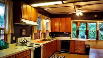 Fridge, microwave, coffee/tea maker, toaster