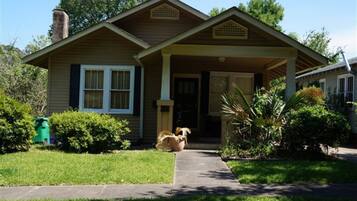 Bagian depan properti