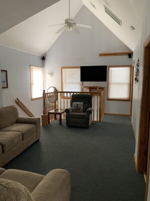 Smart-TV, DVD-Player, Bücher