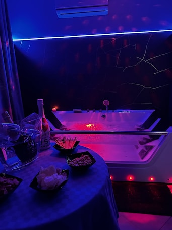 Artículos de tocador gratuitos, bidet, toallas, jabón