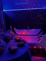 Deluxe Room | Bathroom | Free toiletries, bidet, towels, soap