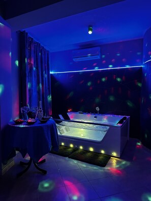 Deluxe Room | Bathroom