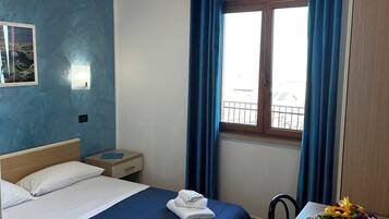 Economy-Doppelzimmer | Schreibtisch