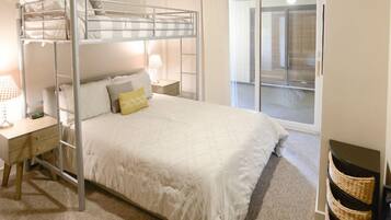 2 habitaciones, tabla de planchar con plancha, wifi y ropa de cama