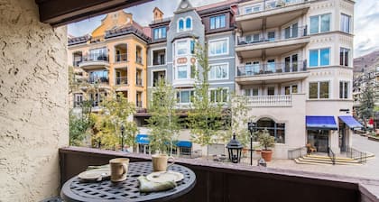 100 Steps to Gondola! A/C, Steps to multiple restaurants, shops, and rentals!