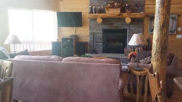 Room | Living room | TV, DVD player