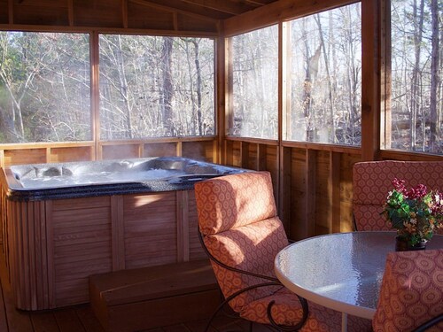 Gatlinburg/Pigeon Forge area - Beautiful Secluded Luxury Cabin Hidden Paradise
