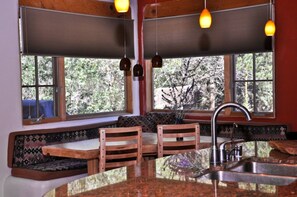 Zimmer | Essbereich im Zimmer