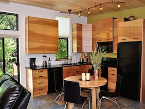 Room | Private kitchen | Fridge, oven, stovetop