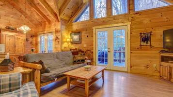 Room | Living area | TV, DVD player