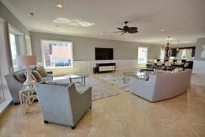 Living area - The Haven (North Myrtle Beach)