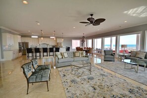 Zimmer | Wohnbereich | Fernseher, DVD-Player